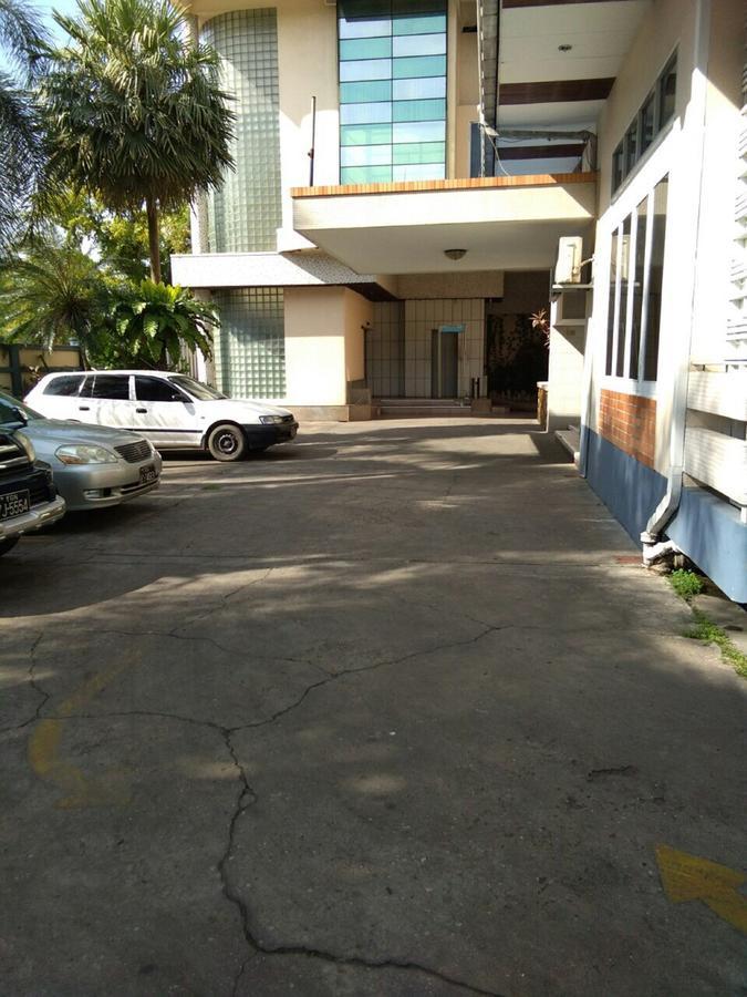 Halpin Hotell Yangon Exteriör bild