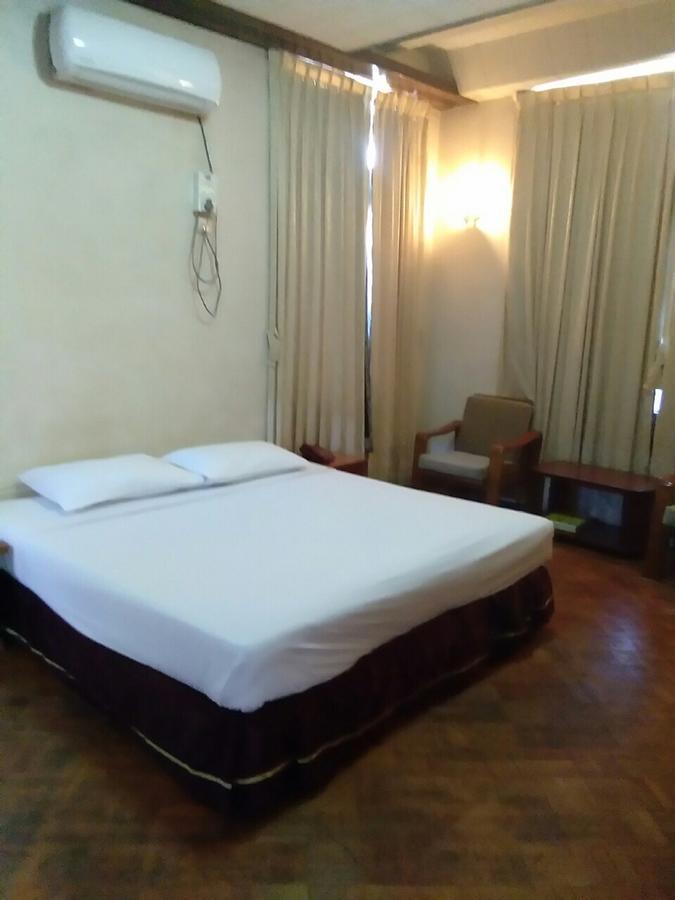 Halpin Hotell Yangon Exteriör bild