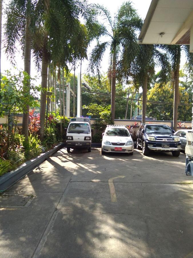 Halpin Hotell Yangon Exteriör bild