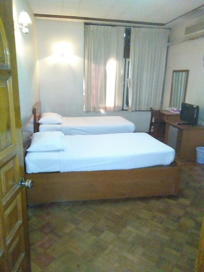 Halpin Hotell Yangon Exteriör bild