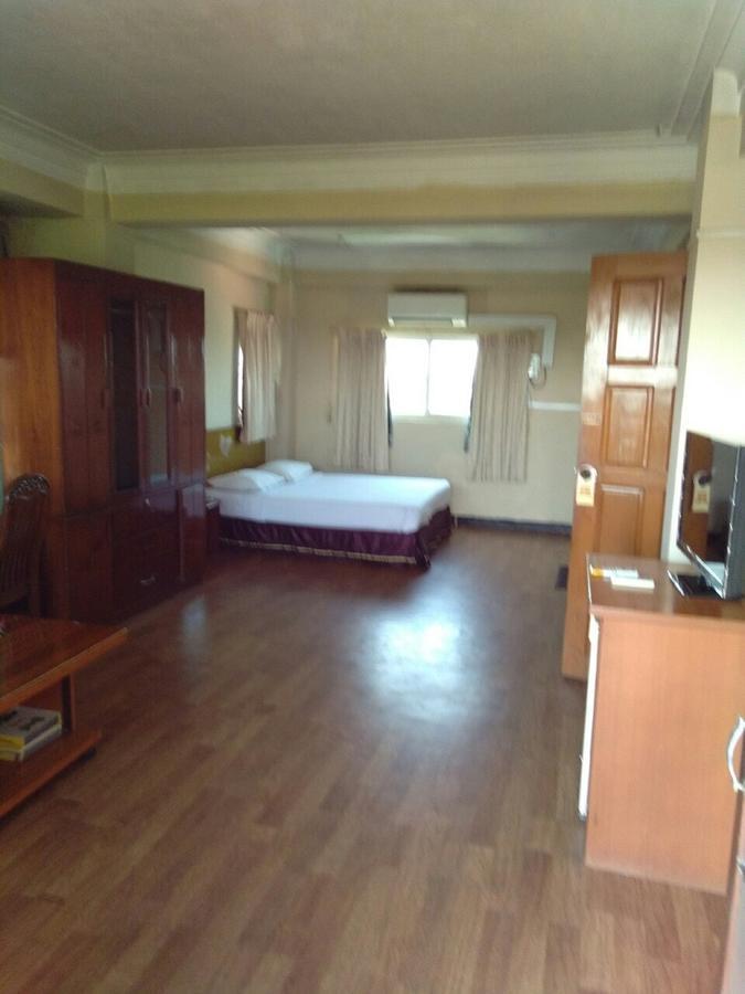 Halpin Hotell Yangon Exteriör bild